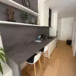 Moderný 1-izbový S Terasou, Raňajkami A Parkovaním Apartamento Bratislava