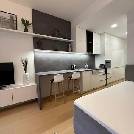 Moderny 1-izbovy S Terasou, Ranajkami A Parkovanim * Bratislava