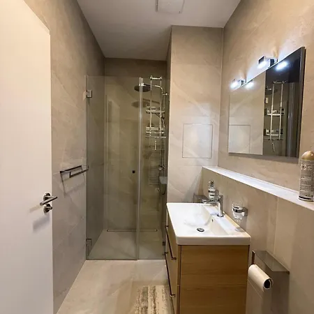 Moderny 1-izbovy S Terasou, Ranajkami A Parkovanim * Bratislava