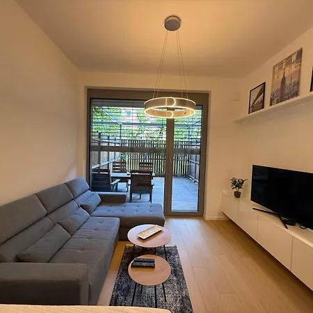 Apartamento Moderný 1-izbový S Terasou, Raňajkami A Parkovaním Bratislava