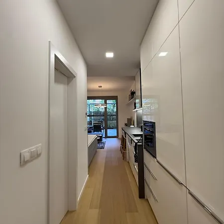 Moderny 1-izbovy S Terasou, Ranajkami A Parkovanim