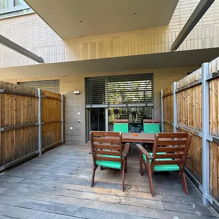 Moderný 1-izbový S Terasou, Raňajkami A Parkovaním Apartamento