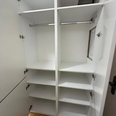 Moderný 1-izbový S Terasou, Raňajkami A Parkovaním Apartamento