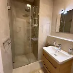 Moderny 1-izbovy S Terasou, Ranajkami A Parkovanim Appartement Bratislava