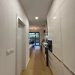 Moderny 1-izbovy S Terasou, Ranajkami A Parkovanim