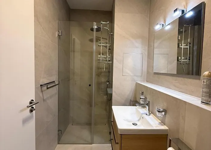 Moderny 1-izbovy S Terasou, Ranajkami A Parkovanim * Μπρατισλάβα