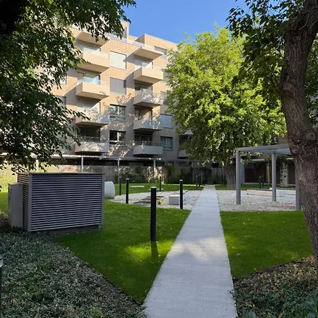 Moderny 1-izbovy S Terasou, Ranajkami A Parkovanim *